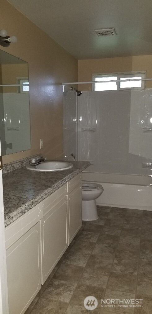 9210 9212 204th Street E, Graham, WA 98338