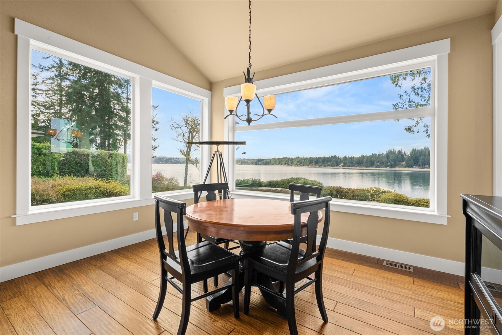 4827 Bayshore Lane NW, Olympia, WA 98502