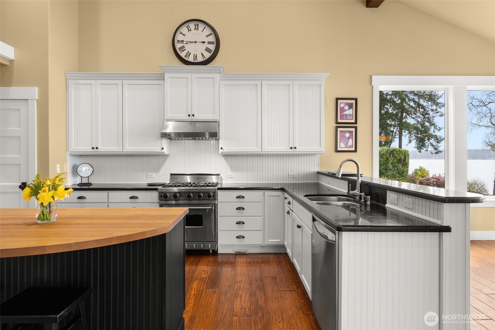 4827 Bayshore Lane NW, Olympia, WA 98502