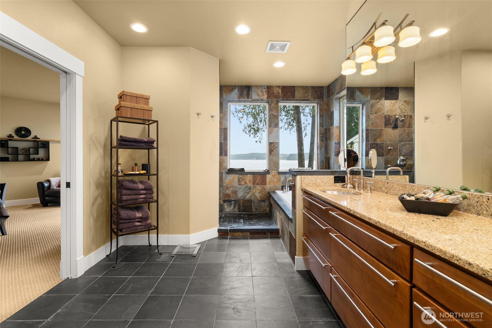 4827 Bayshore Lane NW, Olympia, WA 98502