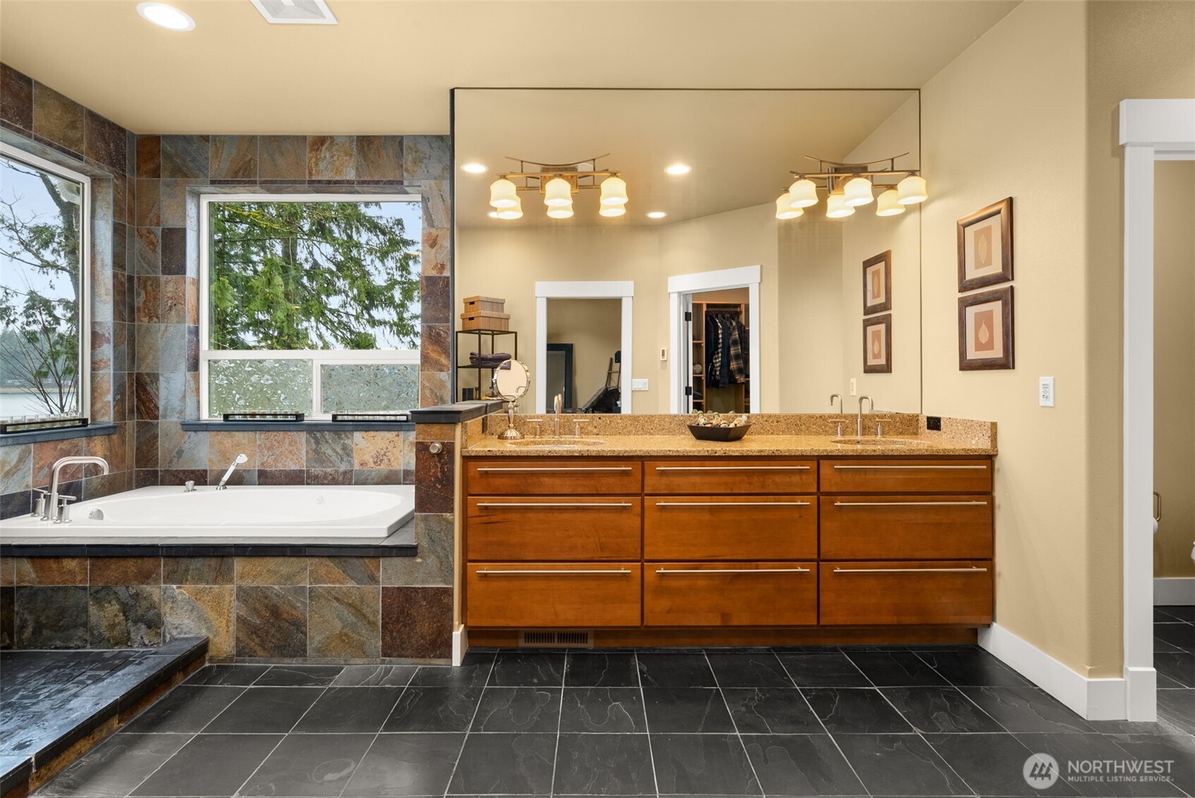 4827 Bayshore Lane NW, Olympia, WA 98502