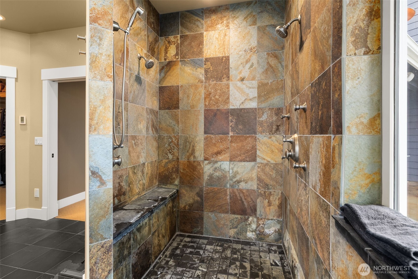 4827 Bayshore Lane NW, Olympia, WA 98502