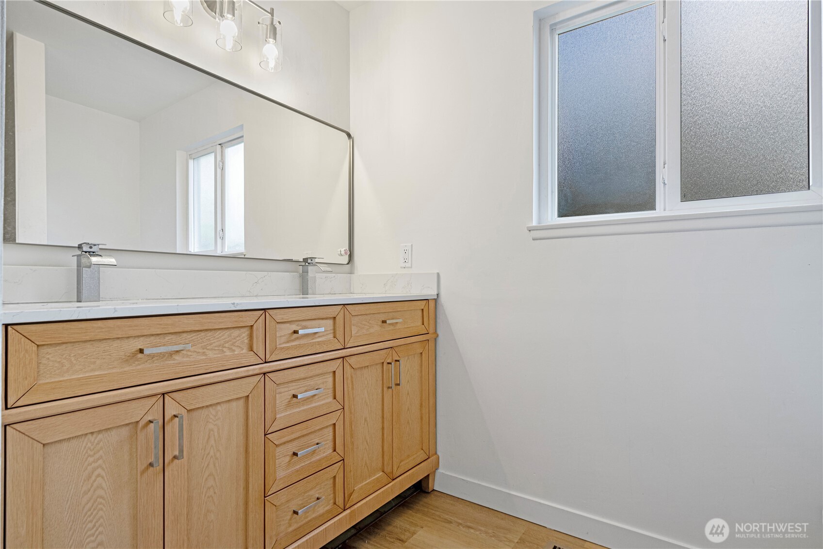 14260 110th Avenue NE, Kirkland, WA 98034