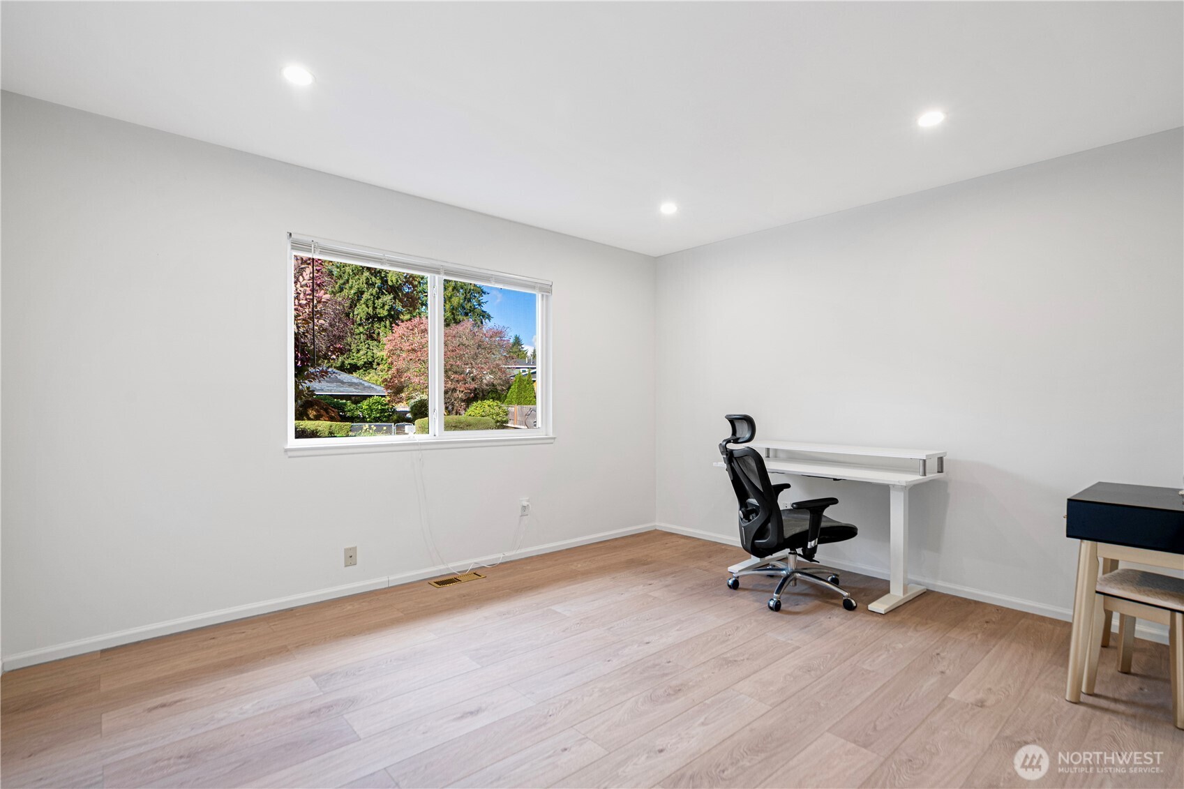 14260 110th Avenue NE, Kirkland, WA 98034