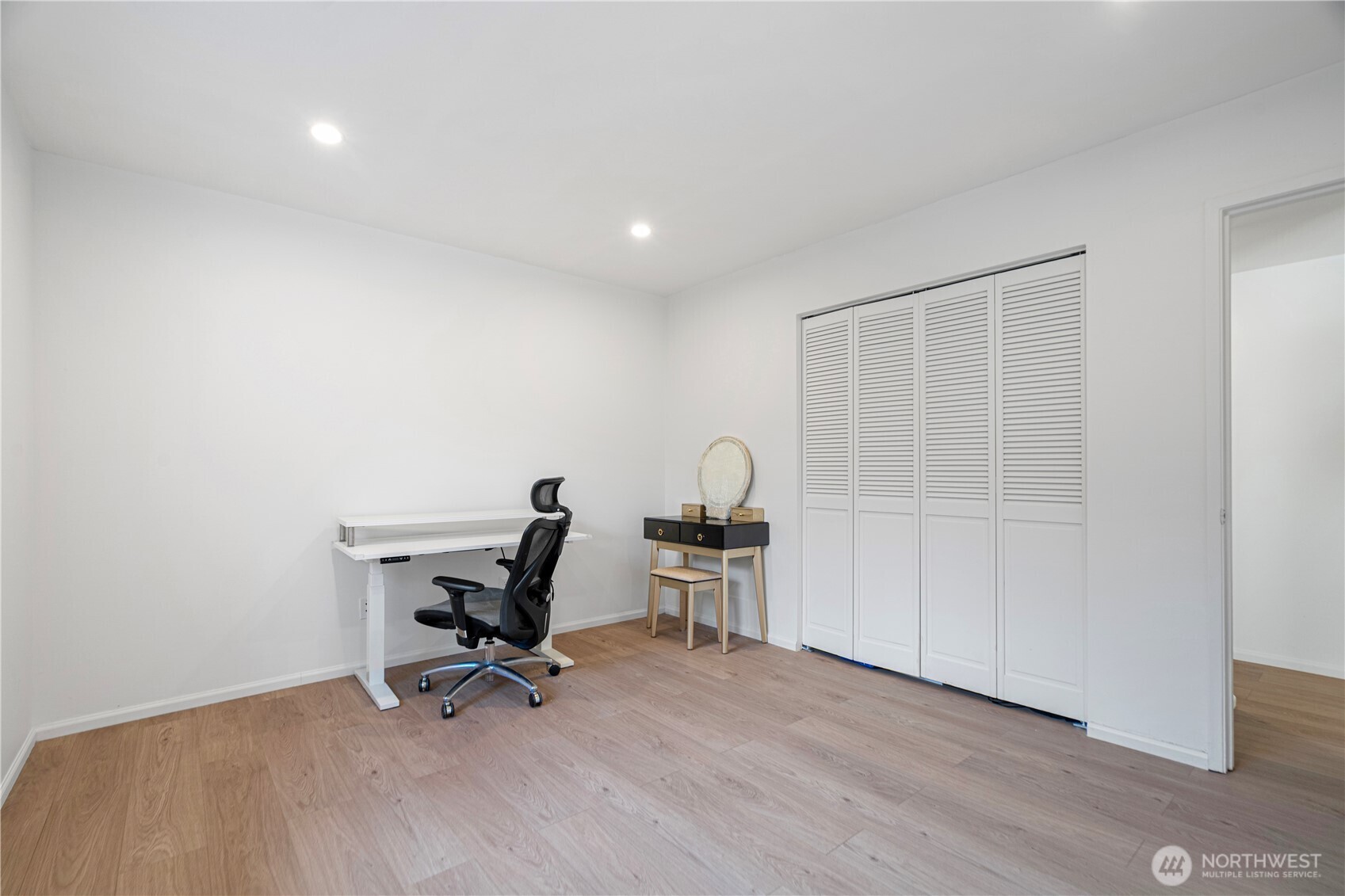 14260 110th Avenue NE, Kirkland, WA 98034