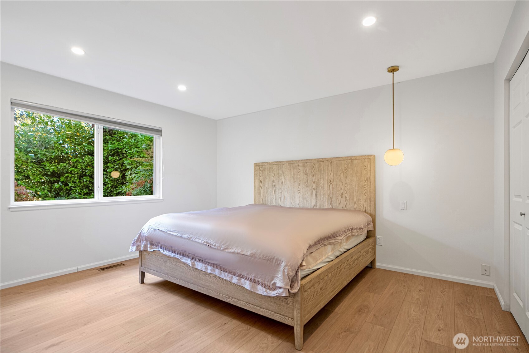 14260 110th Avenue NE, Kirkland, WA 98034