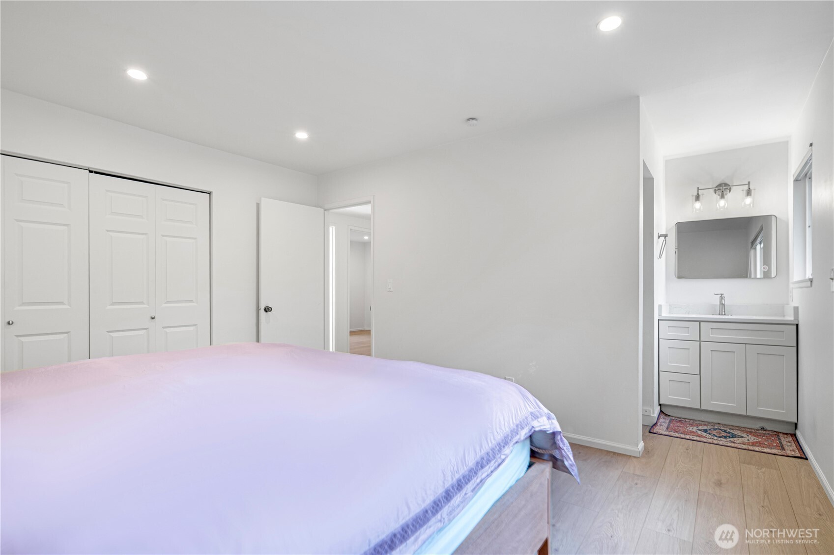 14260 110th Avenue NE, Kirkland, WA 98034