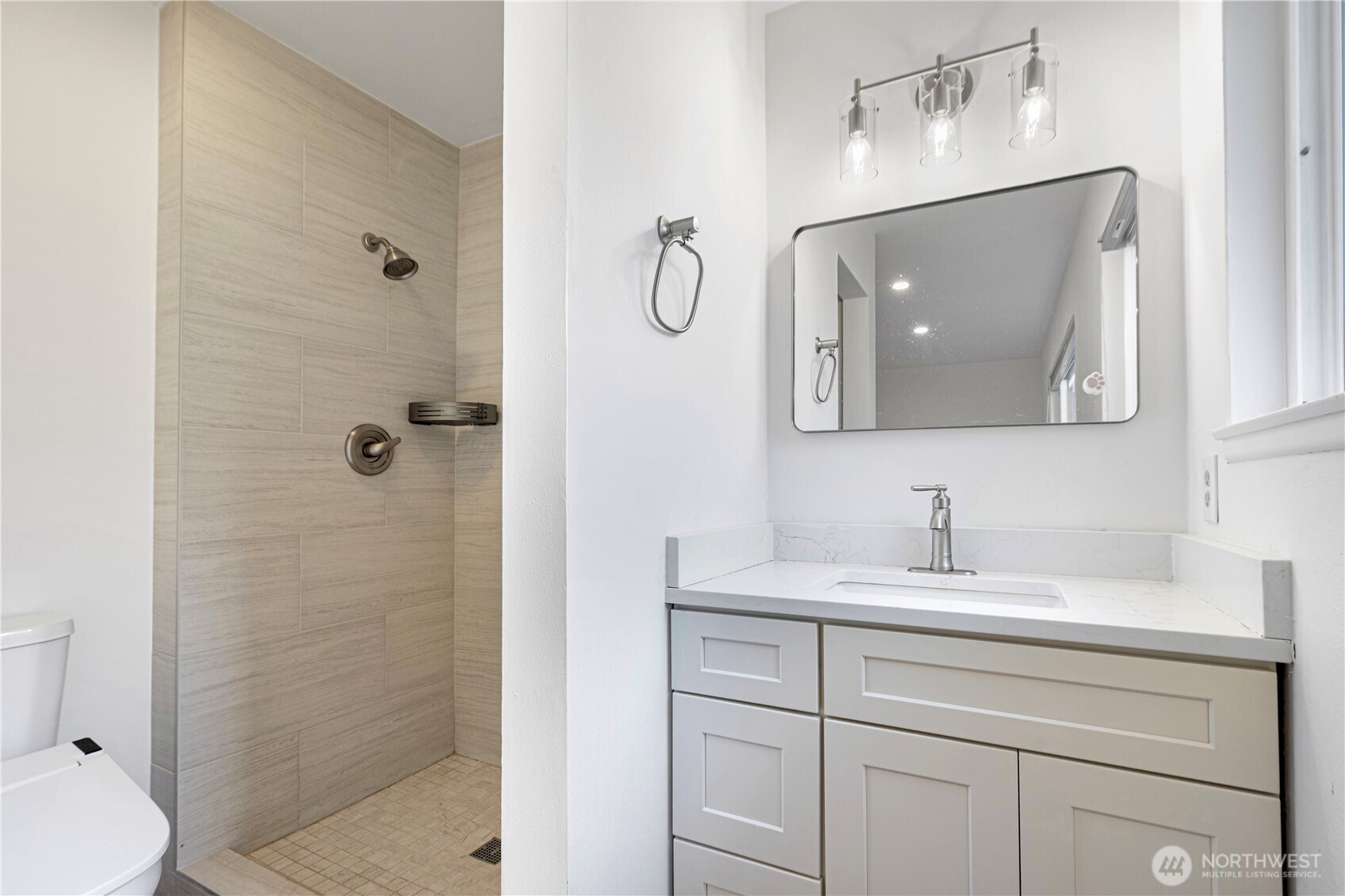 14260 110th Avenue NE, Kirkland, WA 98034