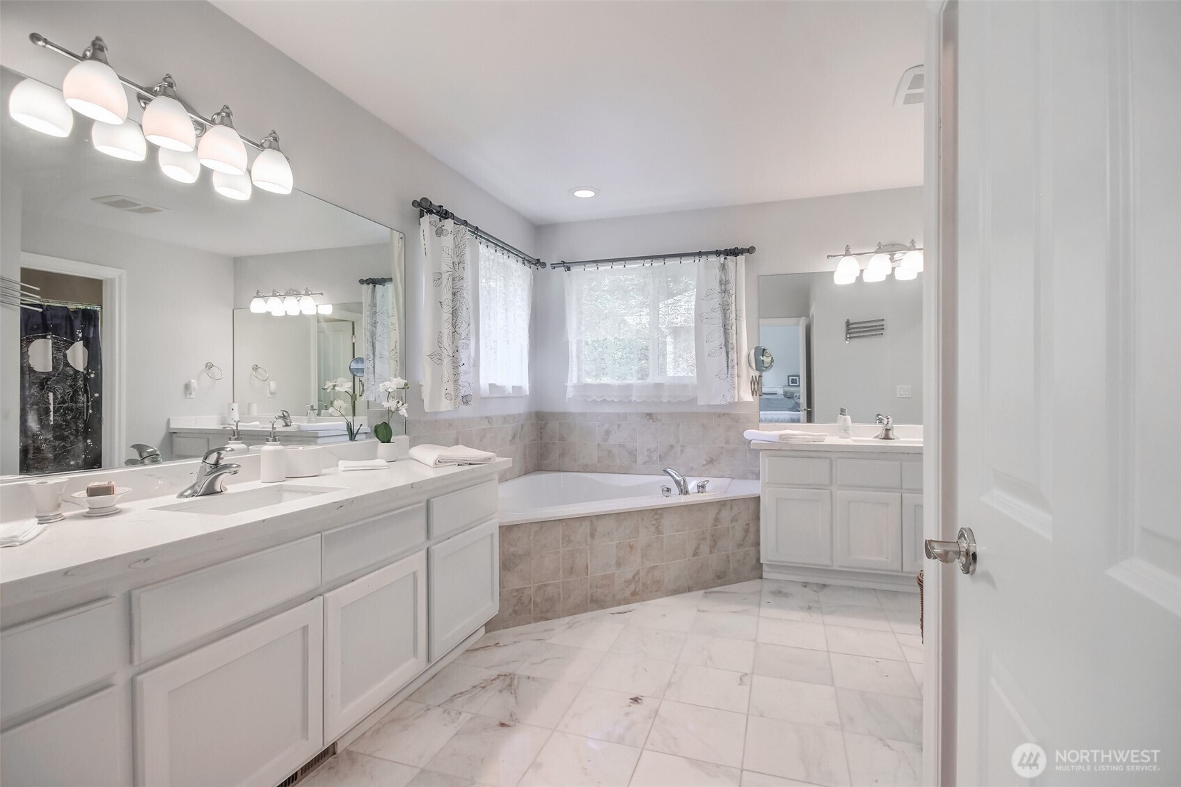 4 148 Place SW, Lynnwood, WA 98087