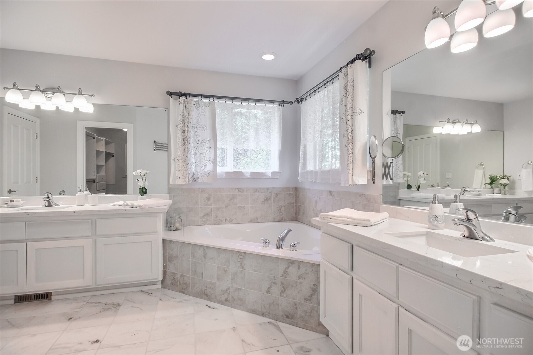 4 148 Place SW, Lynnwood, WA 98087