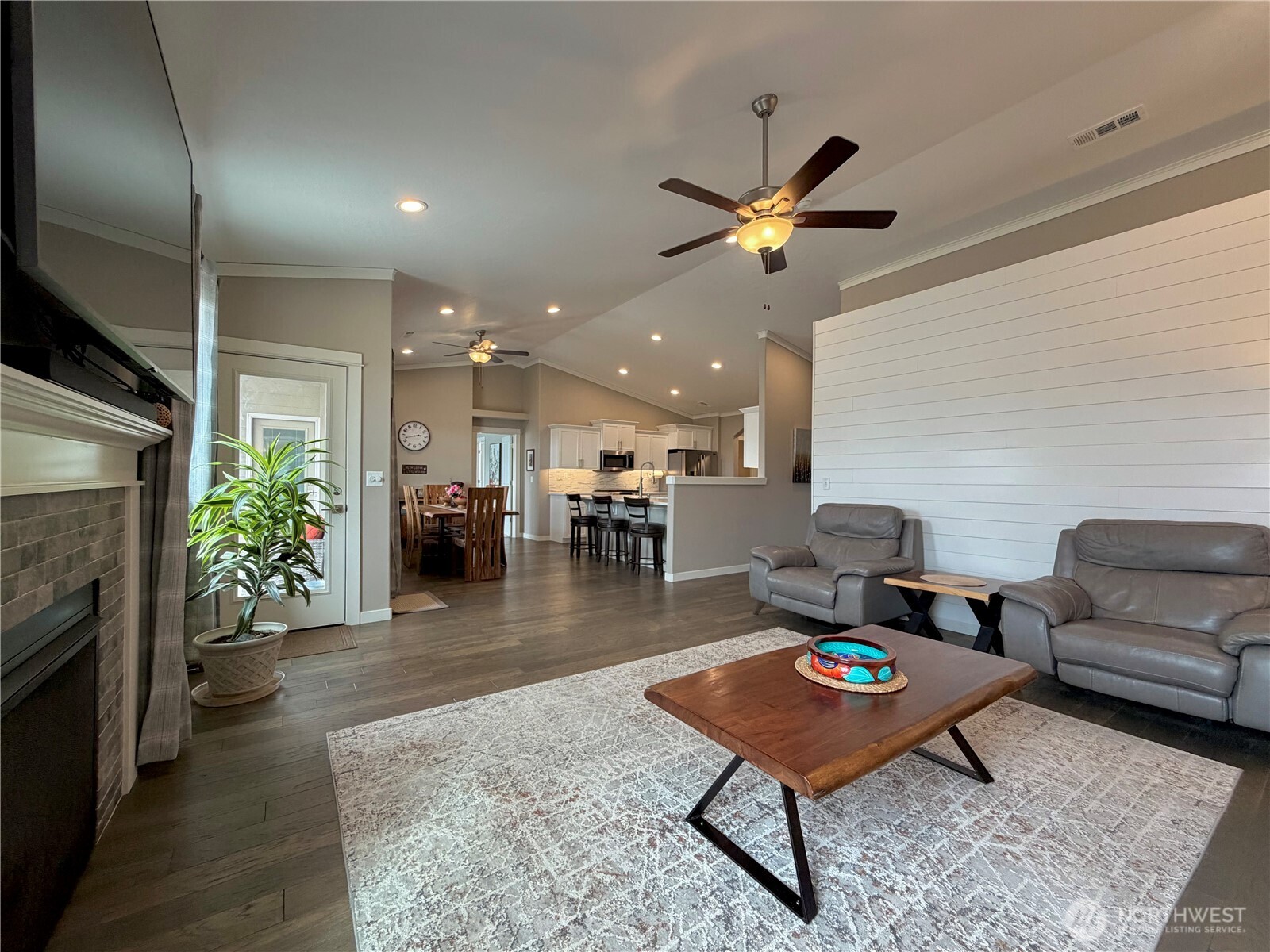 520 N Montana Street , Moses Lake, WA 98837