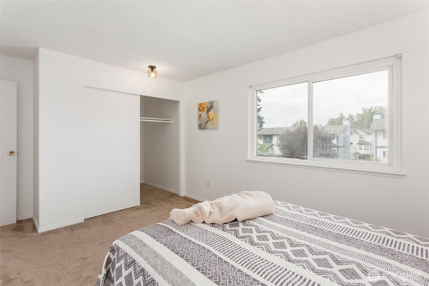 8823 Holly Drive #H206, Everett, WA 98208