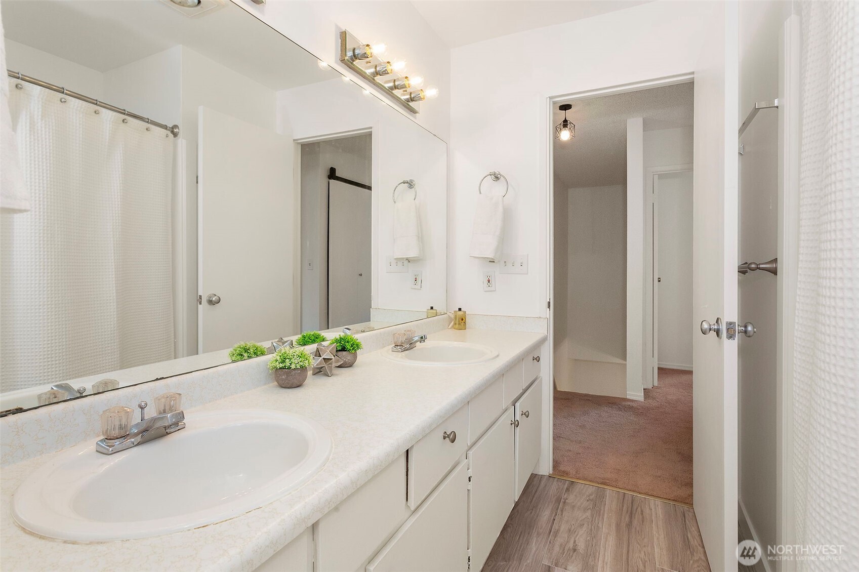 8823 Holly Drive #H206, Everett, WA 98208