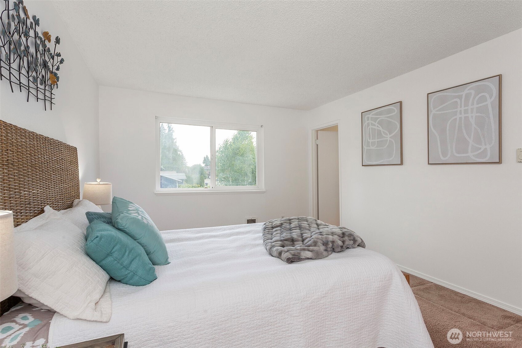 8823 Holly Drive #H206, Everett, WA 98208