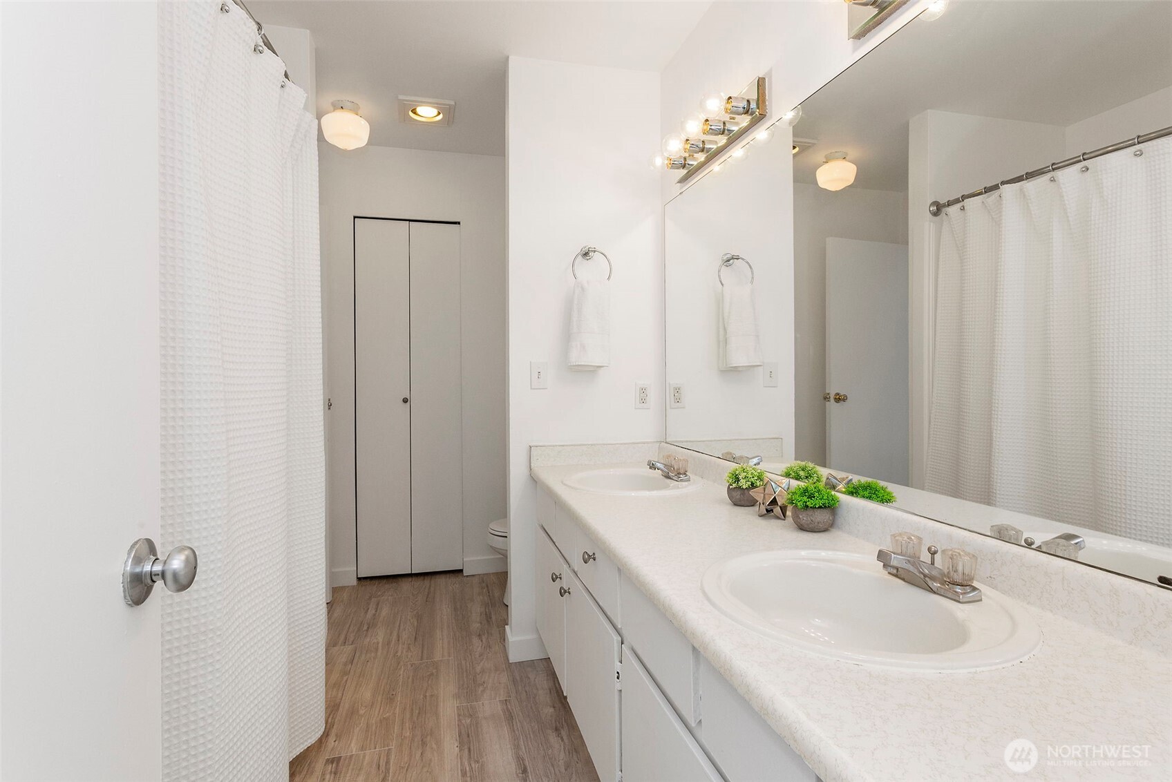 8823 Holly Drive #H206, Everett, WA 98208