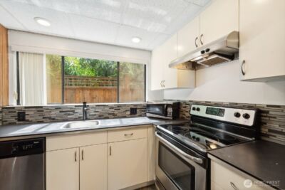 9533 Lake Shore Boulevard NE #A, Seattle, WA 98115 - Photo 13