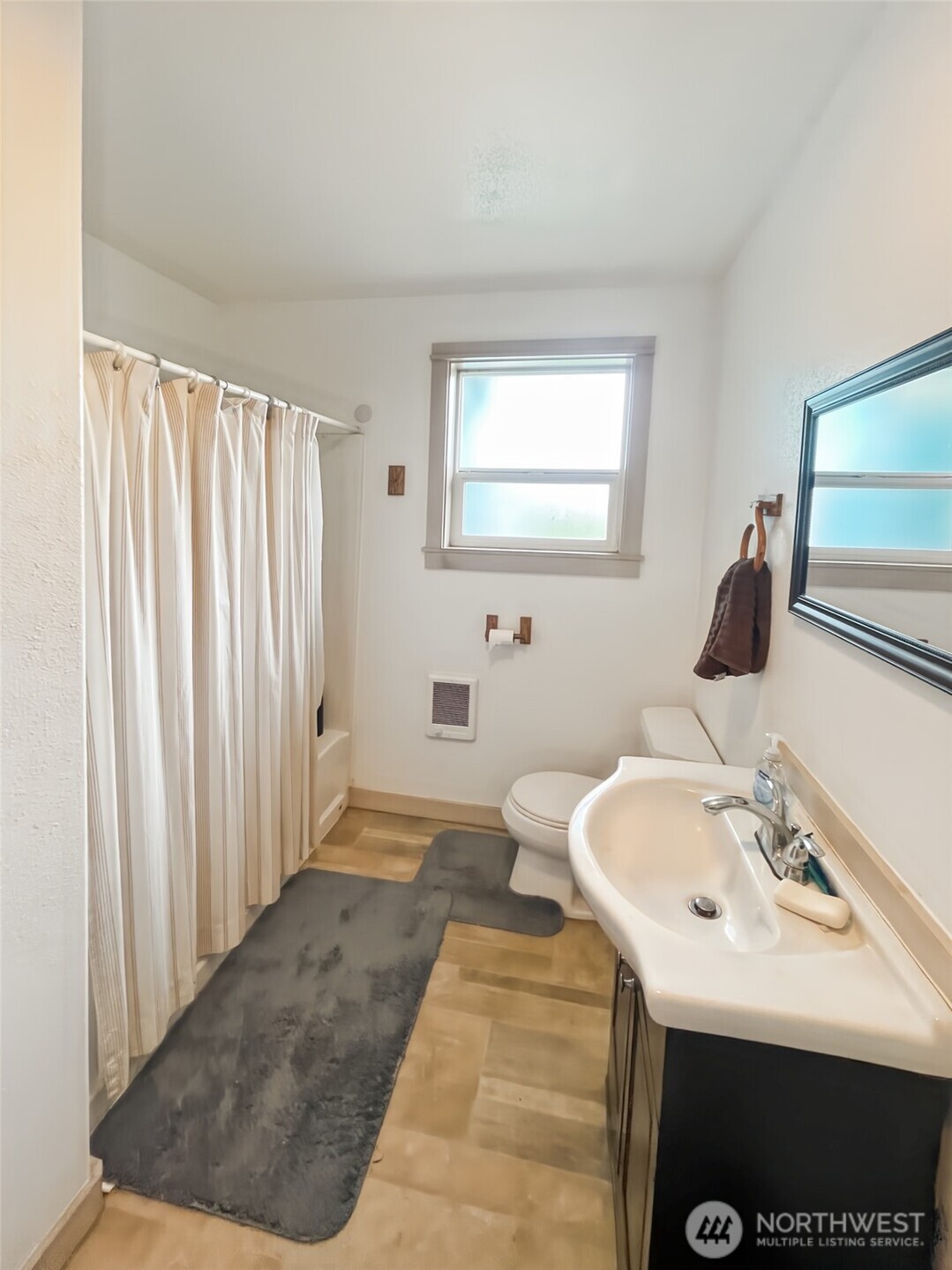 19 Fairley Street , Raymond, WA 98577