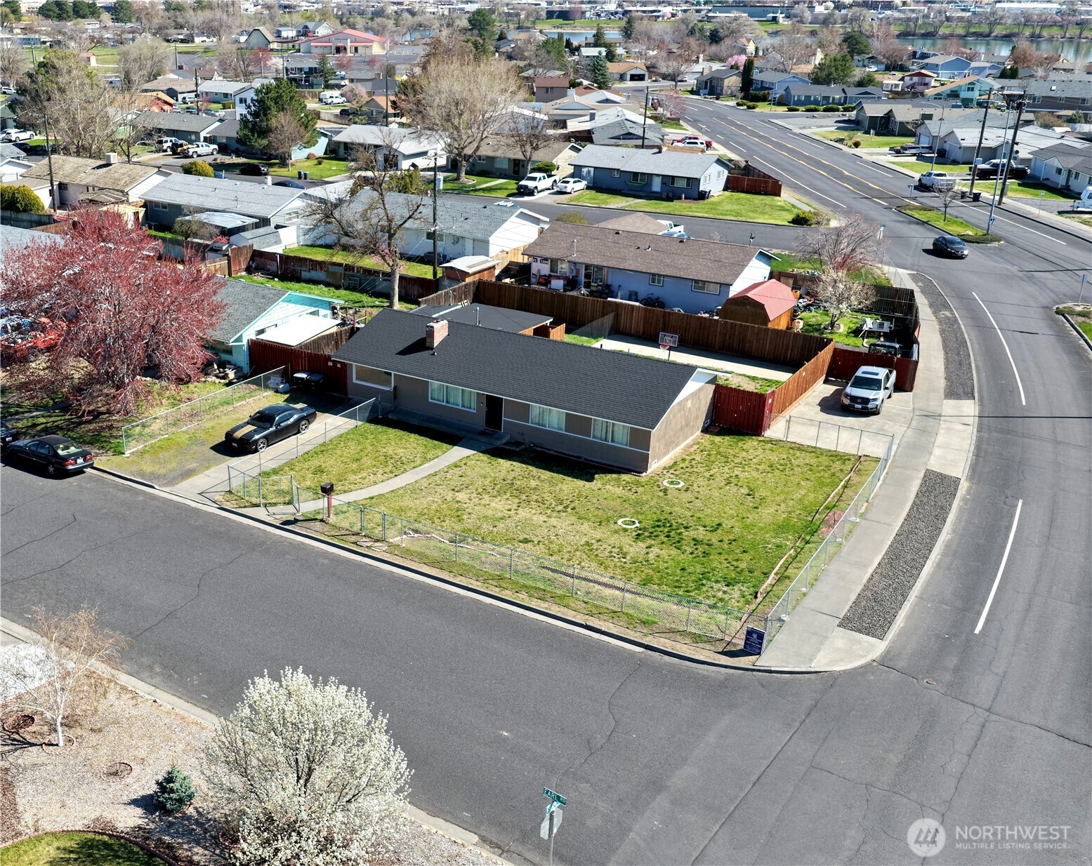 305 N Earl Road , Moses Lake, WA 98837