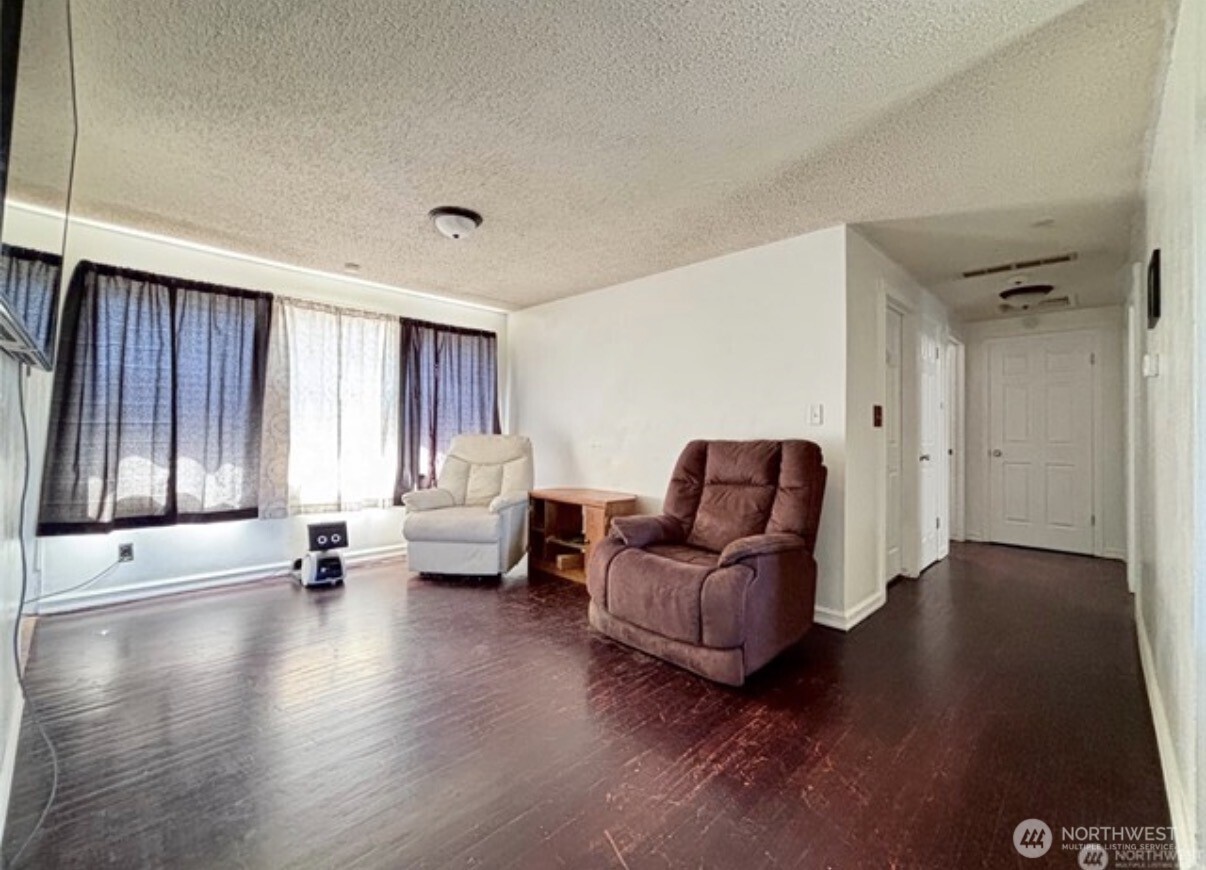 305 N Earl Road , Moses Lake, WA 98837