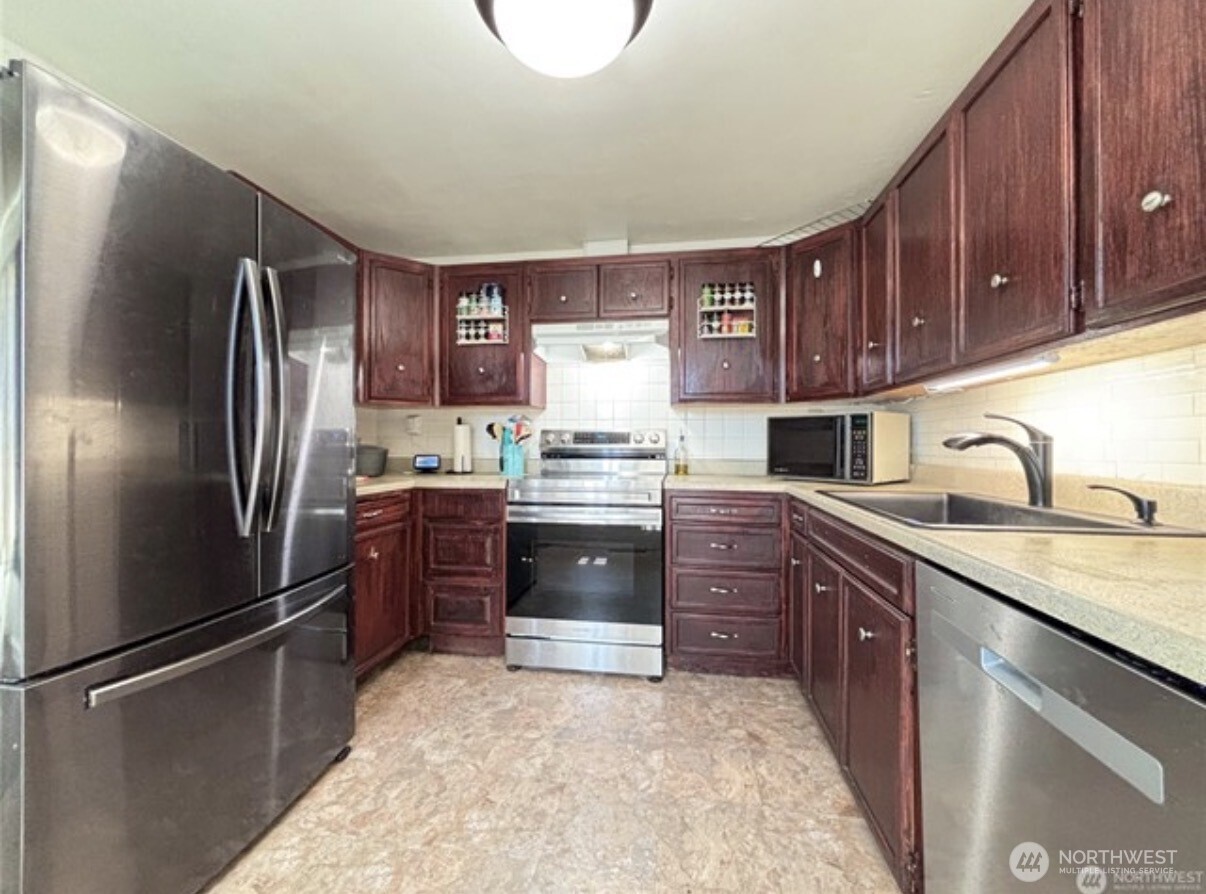 305 N Earl Road , Moses Lake, WA 98837