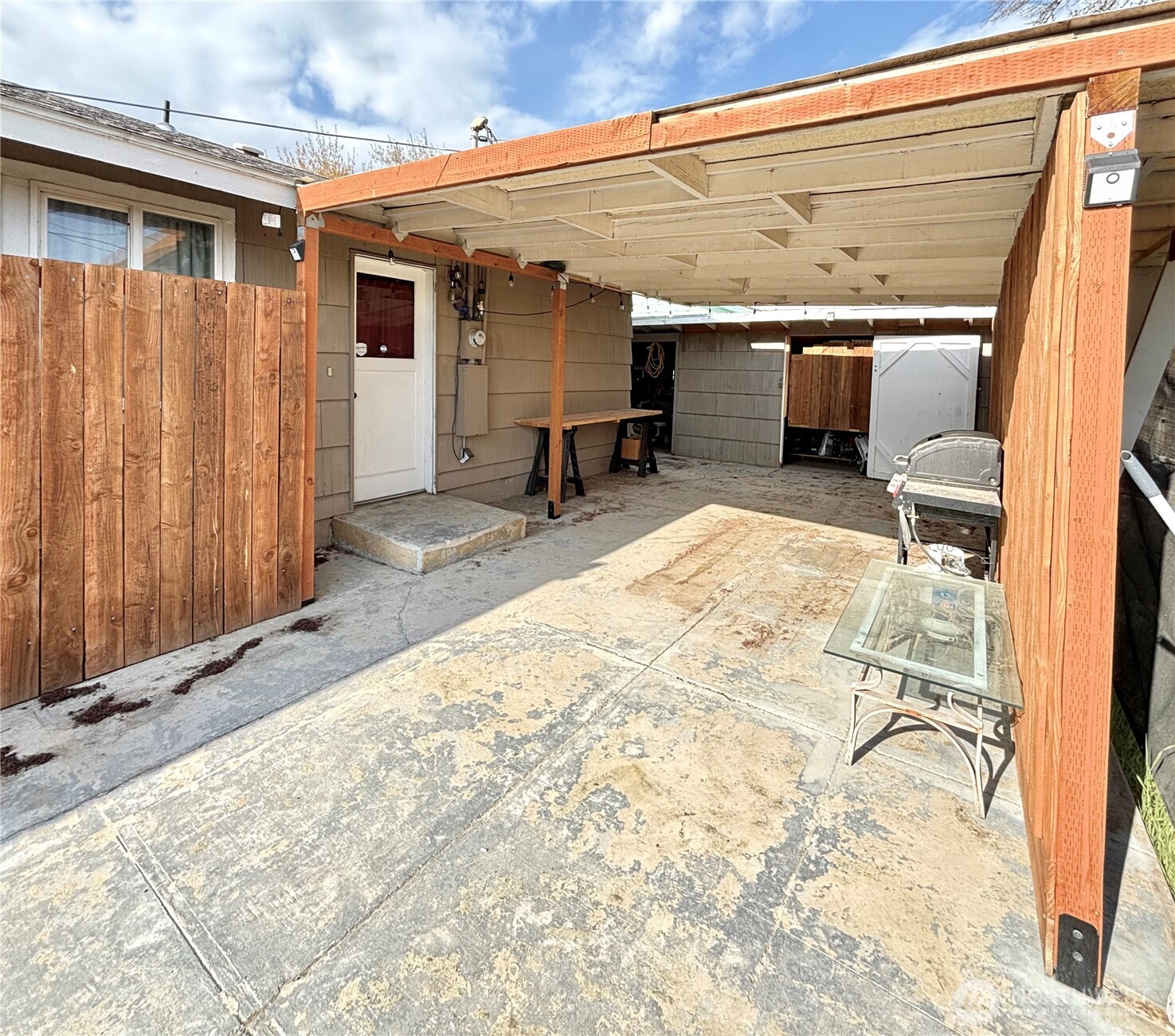 305 N Earl Road , Moses Lake, WA 98837