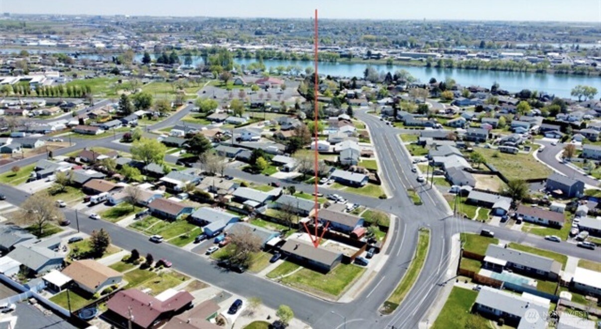 305 N Earl Road , Moses Lake, WA 98837