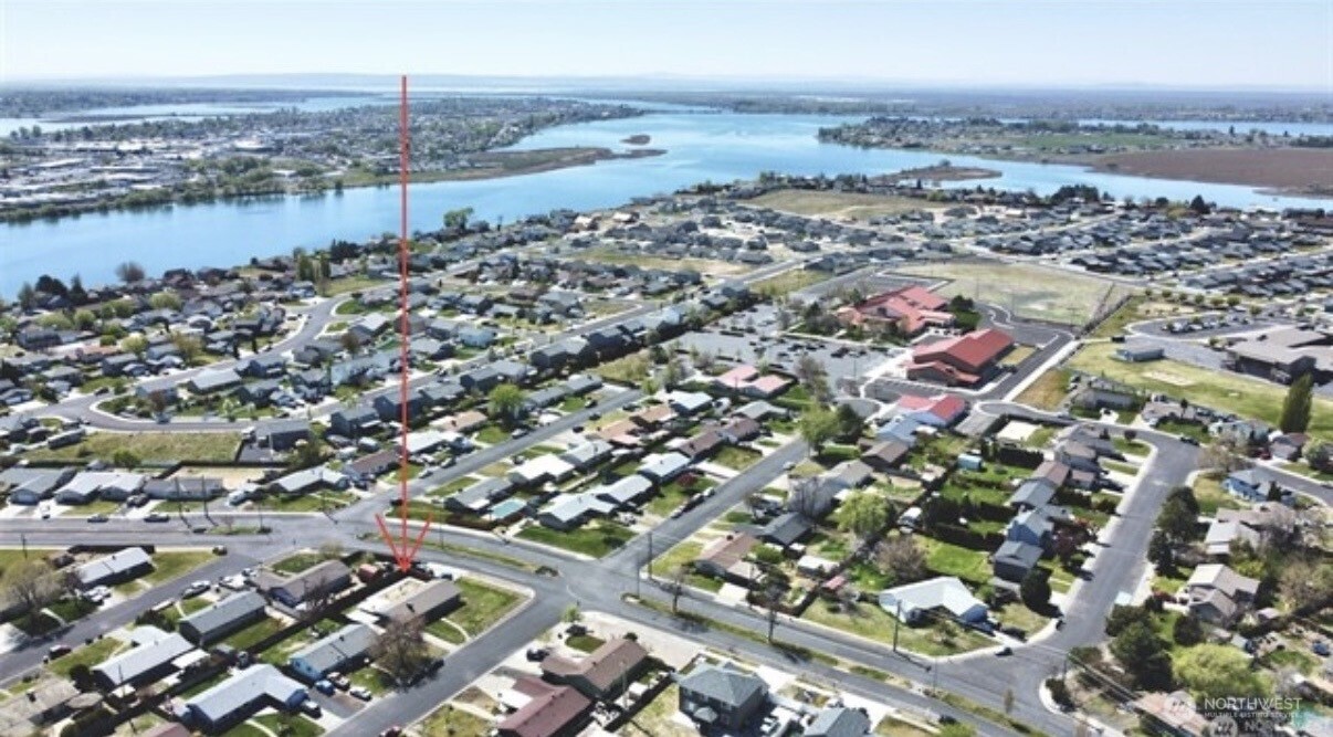 305 N Earl Road , Moses Lake, WA 98837