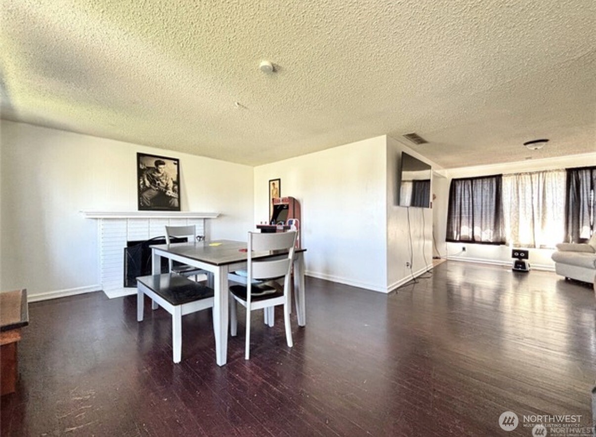 305 N Earl Road , Moses Lake, WA 98837