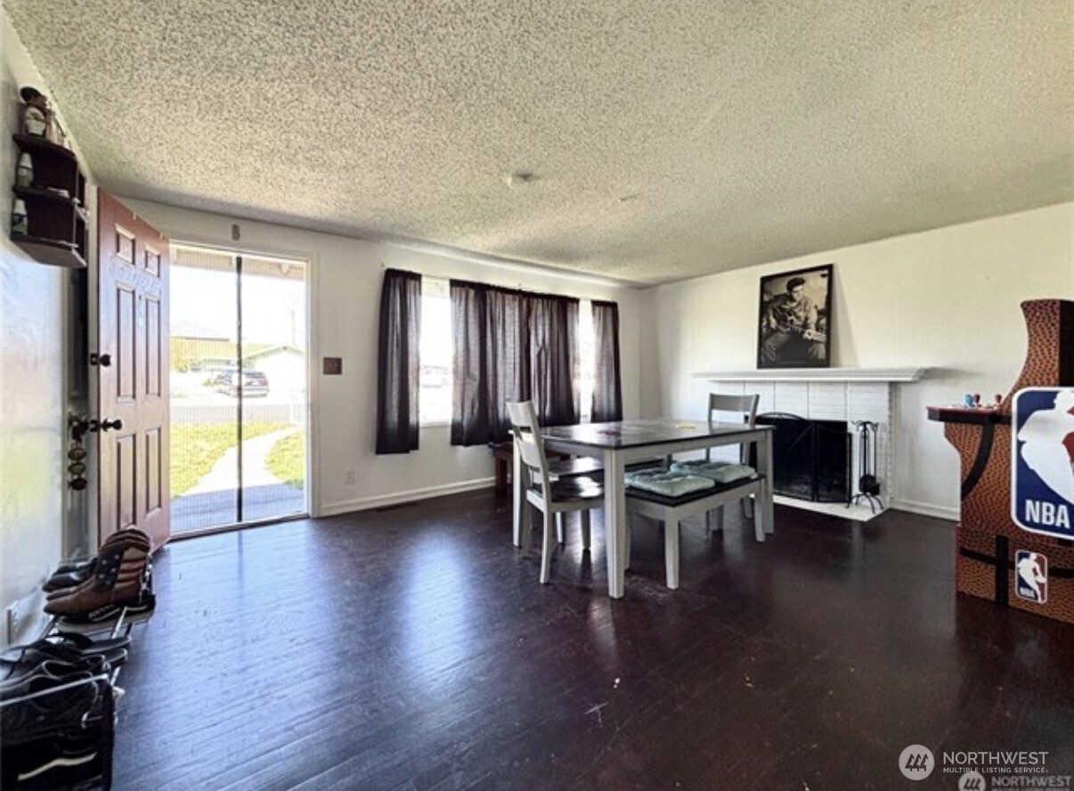 305 N Earl Road , Moses Lake, WA 98837