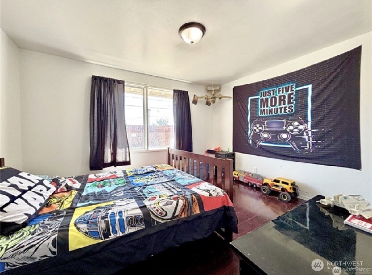 305 N Earl Road , Moses Lake, WA 98837