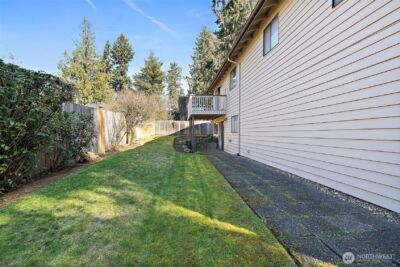 12213 Densmore Avenue N, Seattle, WA 98133 - Photo 17