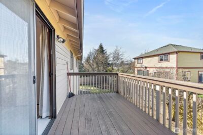 12213 Densmore Avenue N, Seattle, WA 98133 - Photo 18