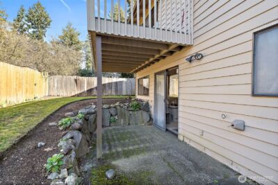 12213 Densmore Avenue N, Seattle, WA 98133 - Photo 19
