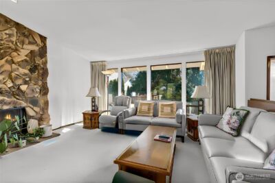 12213 Densmore Avenue N, Seattle, WA 98133 - Photo 2