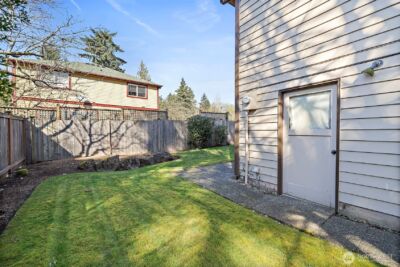 12213 Densmore Avenue N, Seattle, WA 98133 - Photo 21