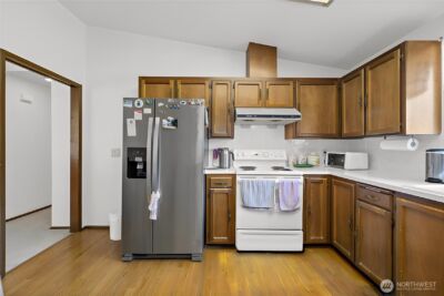 12213 Densmore Avenue N, Seattle, WA 98133 - Photo 7