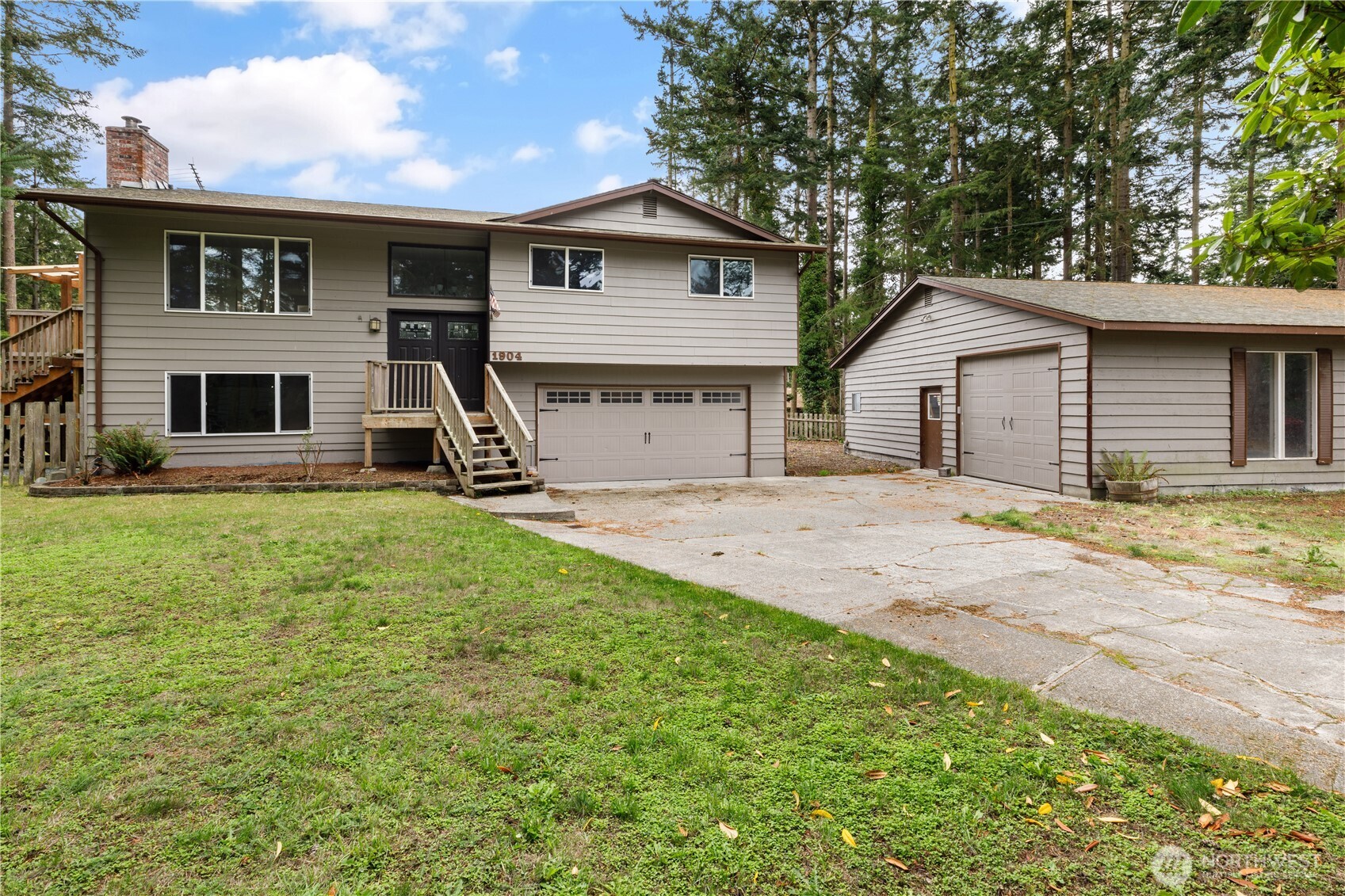 1904 Fir Woods Place , Oak Harbor, WA 98277