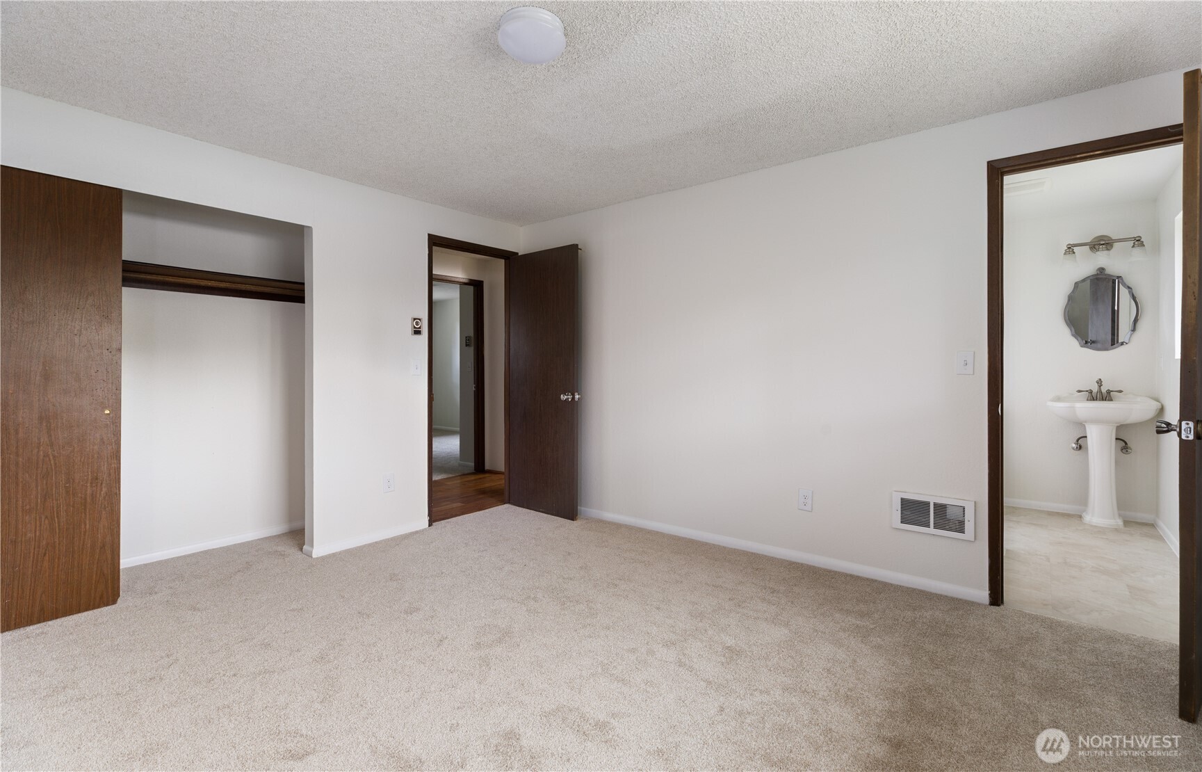 1904 Fir Woods Place , Oak Harbor, WA 98277