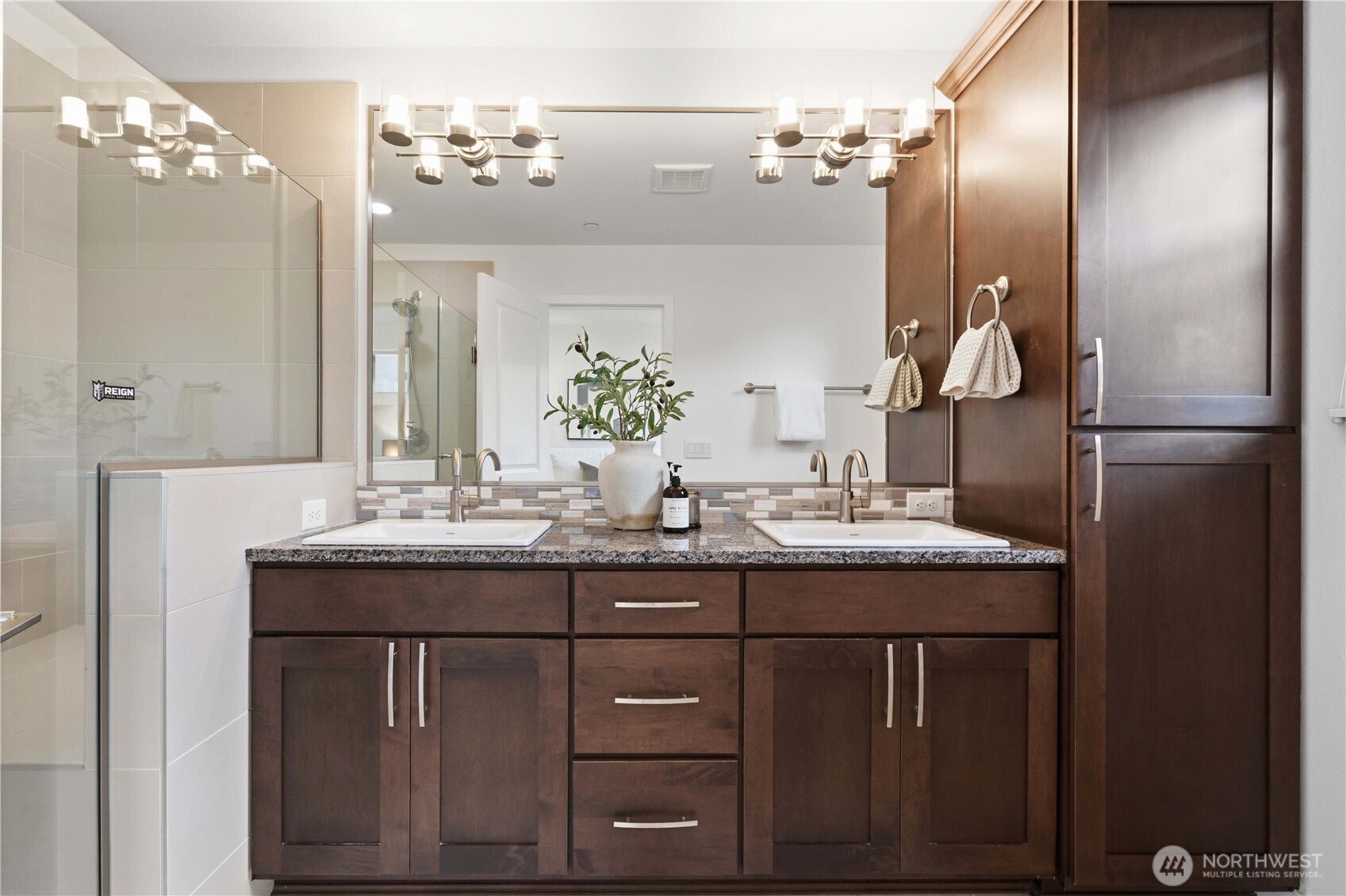 924 7th Avenue NE, Issaquah, WA 98029