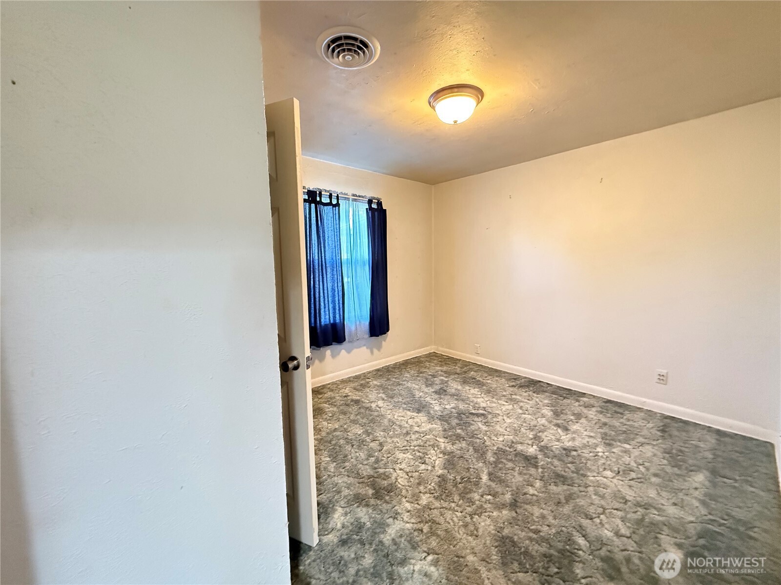 8811 Wildwood Avenue SW, Lakewood, WA 98498-3555