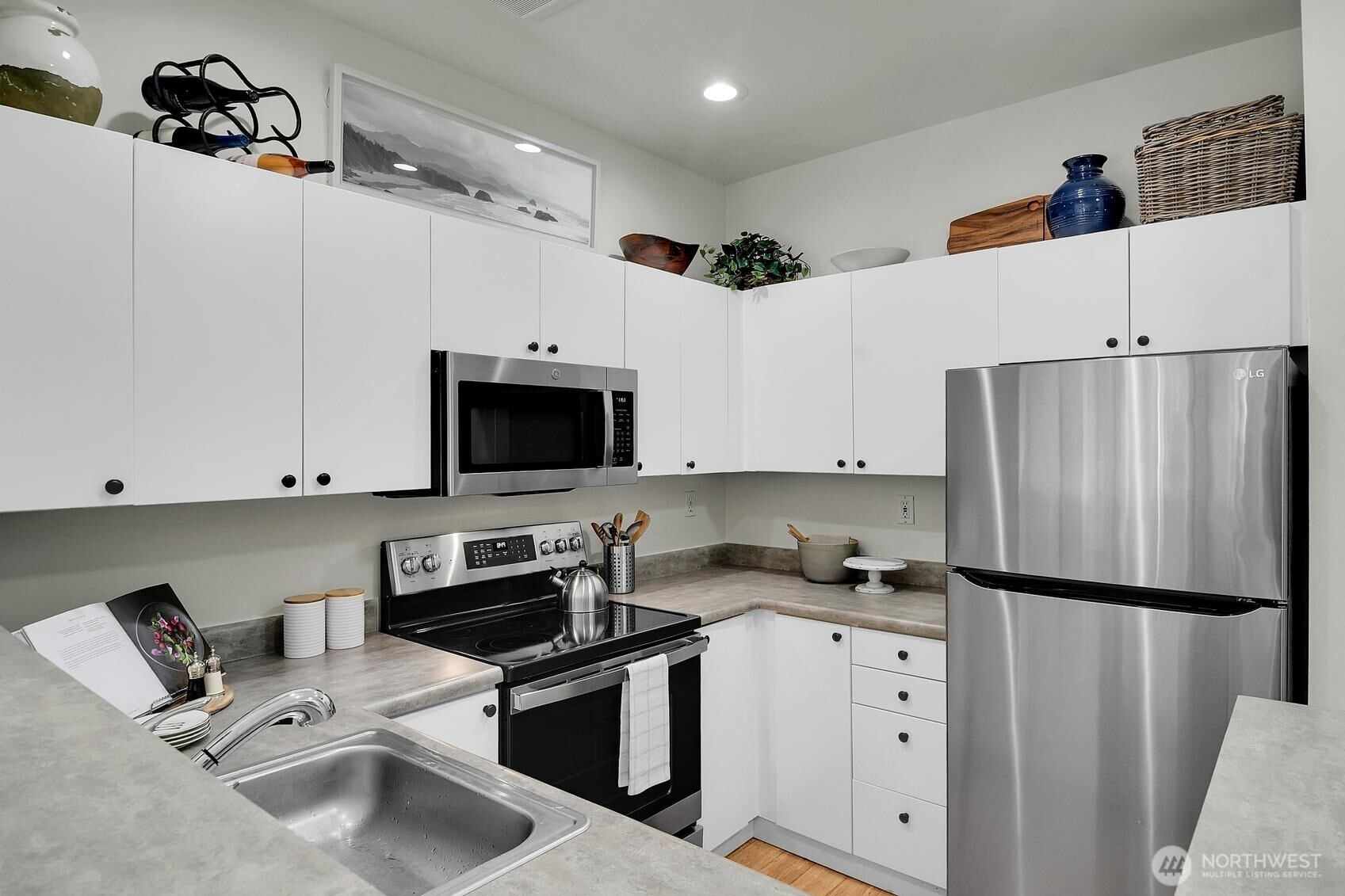 2414 1st #321, Seattle, WA 98121