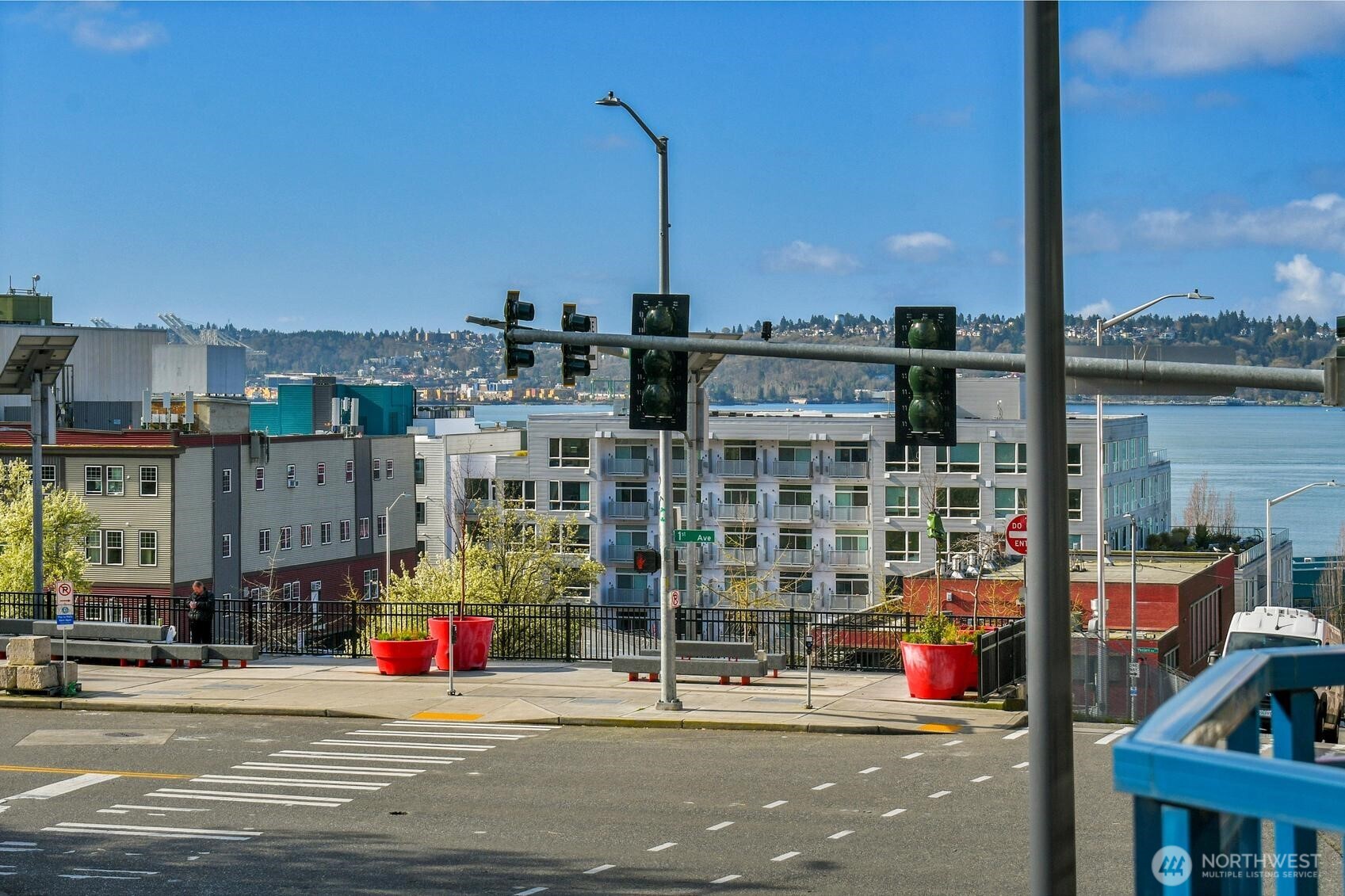 2414 1st #321, Seattle, WA 98121