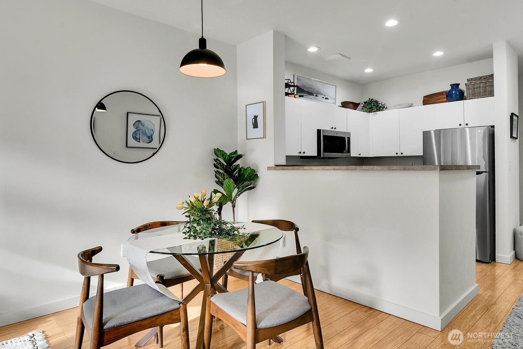 2414 1st #321, Seattle, WA 98121