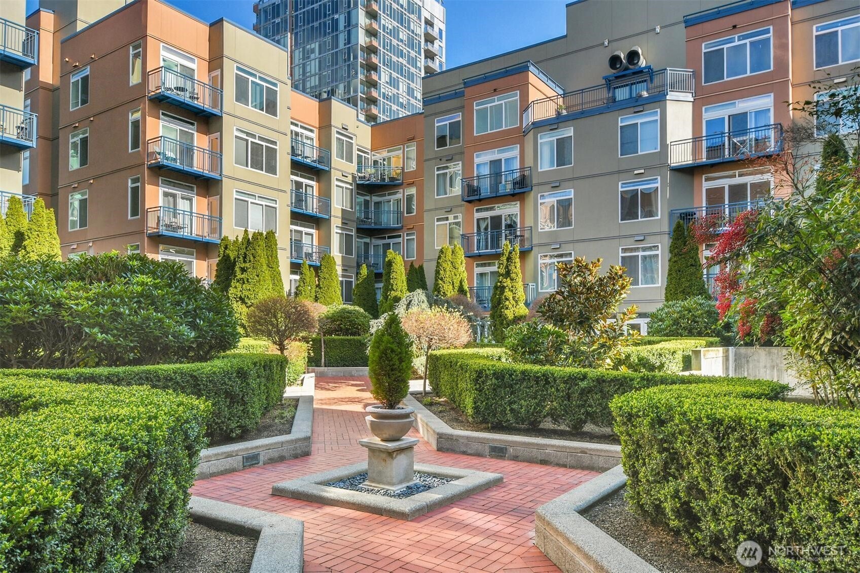 2414 1st #321, Seattle, WA 98121