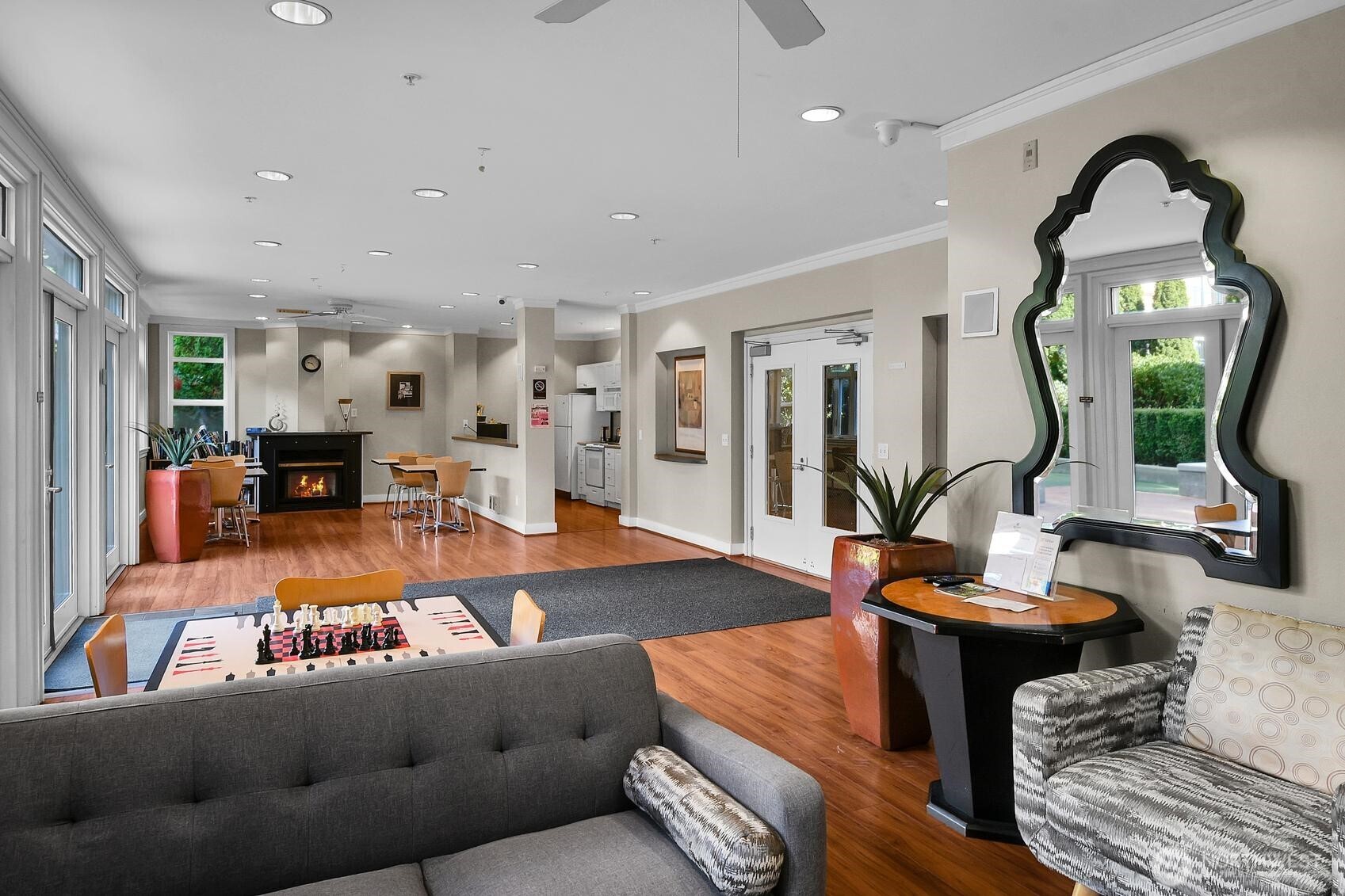 2414 1st #321, Seattle, WA 98121