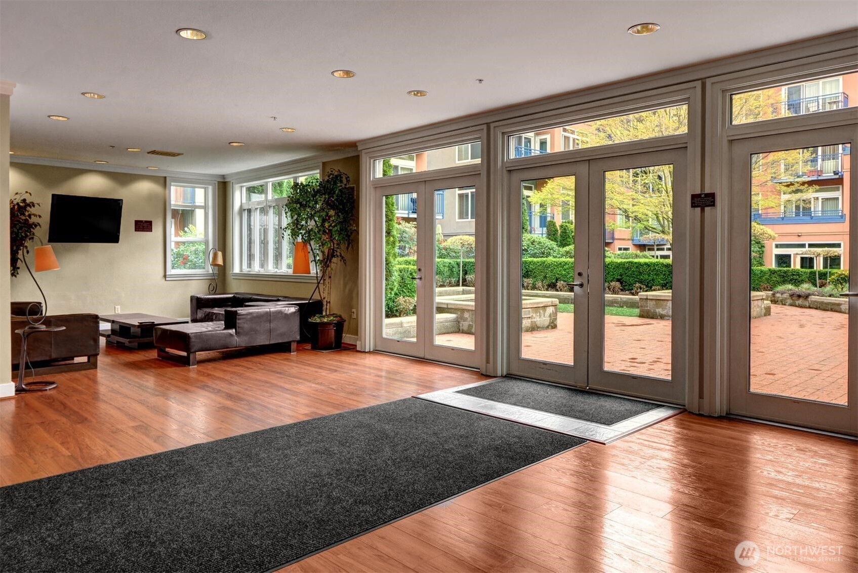 2414 1st #321, Seattle, WA 98121