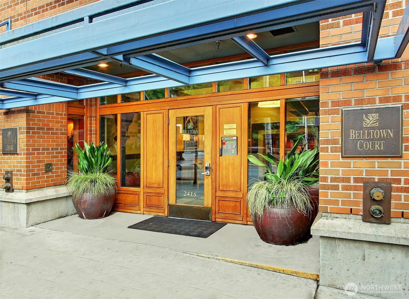 2414 1st #321, Seattle, WA 98121