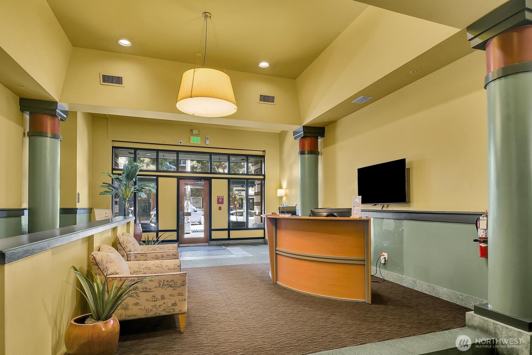 2414 1st #321, Seattle, WA 98121