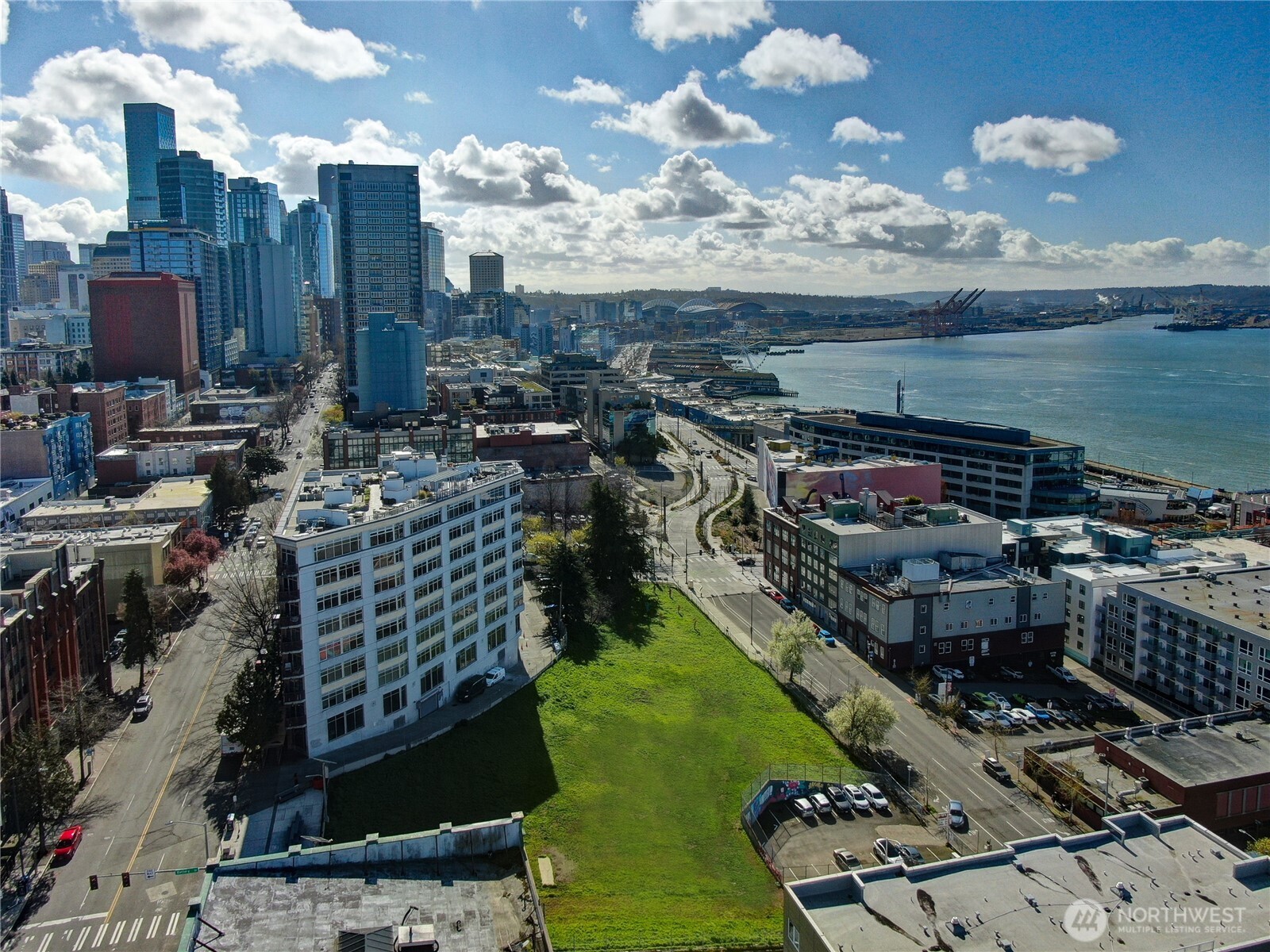 2414 1st #321, Seattle, WA 98121