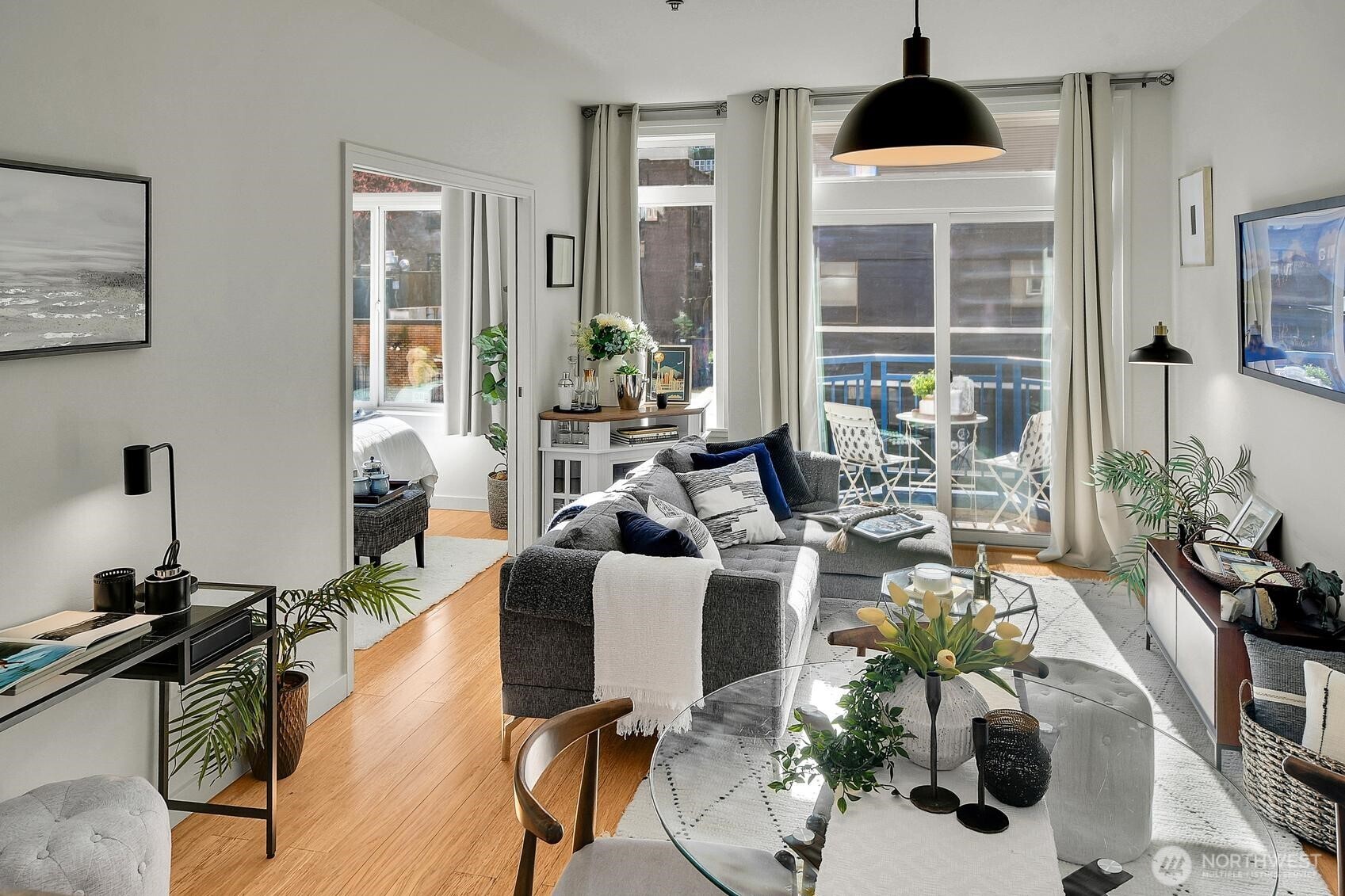 2414 1st #321, Seattle, WA 98121